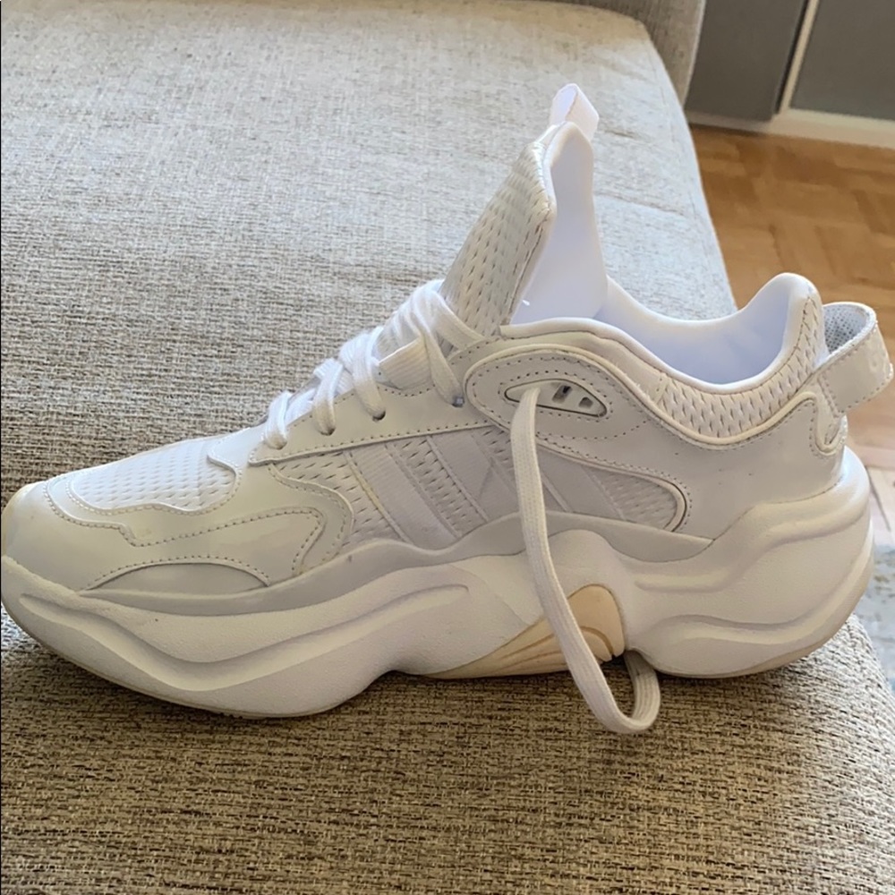 NEW Adidas Magmur Sneakers